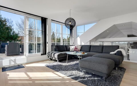 Judit - 10M from the Sea: Interieur Ontwerp, Flooring, Meubilair, Plafond, Bankstel, Appartement, Verdieping, Huis, Woonkamer, Architectuur