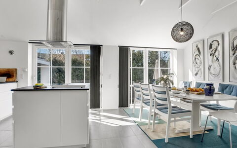 Judit - 10M from the Sea: Meubilair, Interieur Ontwerp, Flooring, Verdieping, Stoel, Hout, Keuken En Eettafel, Tafel, Plafond, Eetkamer