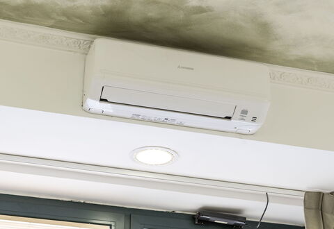 La Rondine Apartment: Huishoudapparatuur, Elektronisch Apparaat, Woonkamer, Small Appliance, Kamerplant, Lamp