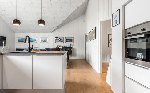 Sunna - 1.2Km from the Sea: Flooring, Interieur Ontwerp, Hout, Plafond, Keuken, Verdieping, Houten Vloer, Countertop, Lichte Inrichting, Meubilair