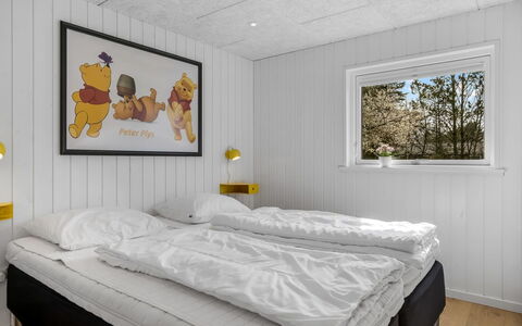 Sunna - 1.2Km from the Sea: Slaapkamer, Bedding, Freezing, Laken, Bed Frame, Bed, Sneeuw, Winter, Plank