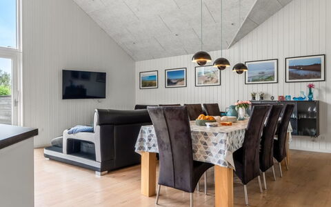 Sunna - 1.2Km from the Sea: Hout, Interieur Ontwerp, Flooring, Plafond, Bankstel, Meubilair, Verdieping, Woonkamer, Kamer