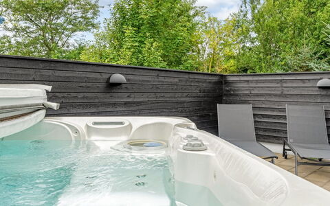 Sunna - 1.2Km from the Sea: Samengesteld Materiaal, Buitenmeubels, Bad, Zwembad, Loodgieterswerkinrichting, Jacuzzi, Backyard, Kamerplant, Eco Hotel