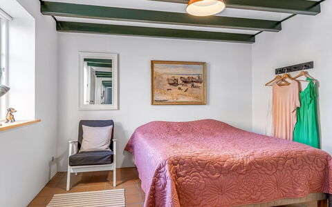 Rami - 250M from the Sea: Meubilair, Interieur Ontwerp, Bed, Slaapkamer, Muur, Flooring, Verdieping, Plafond, Hout, Bedding