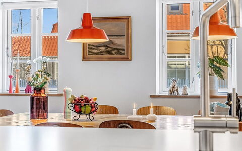 Rami - 250M from the Sea: Interieur Ontwerp, Lichte Inrichting, Keuken, Plafond, Flooring, Verlichting, Oranje, Huis, Countertop, Meubilair
