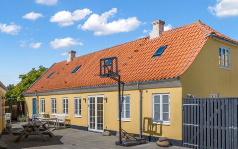 Rami - 250M from the Sea: Landgoed, Schaduw, Oprit, Boerderij
