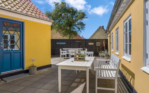 Rami - 250M from the Sea: Landgoed, Schaduw, Oprit, Boerderij