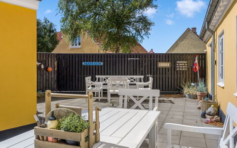 Rami - 250M from the Sea: Landgoed, Schaduw, Oprit, Boerderij
