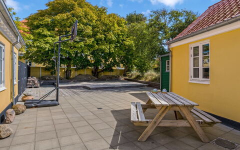 Rami - 250M from the Sea: Landgoed, Schaduw, Oprit, Boerderij
