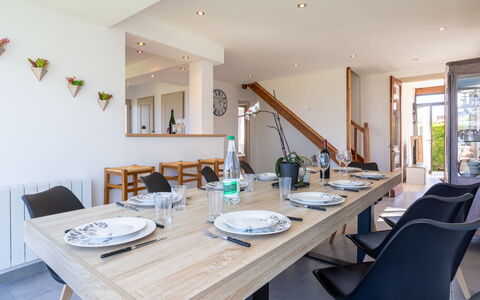 La Maison du Phare: Woongebied, Struik, Huis, Tuin, Huis, Land Lot, Dak, Schaduw, Gazon