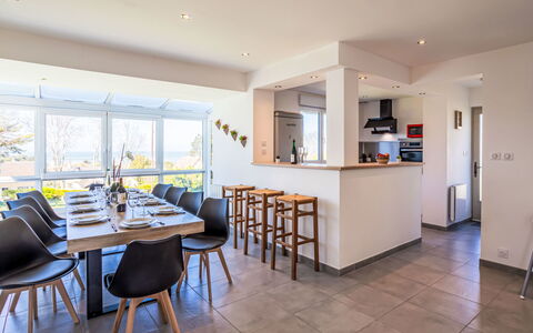 La Maison du Phare: Woongebied, Struik, Huis, Tuin, Huis, Land Lot, Dak, Schaduw, Gazon