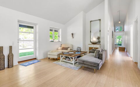 Christin - 275M from the Sea: Houten Vloer, Flooring, Verdieping, Hout, Interieur Ontwerp, Laminaatvloer, Woonkamer, Huis, Plafond, Hardwood