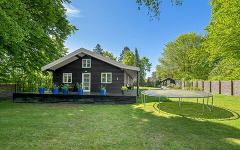 Christin - 275M from the Sea: Gras, Huis, Huis, Struik, Verblijf, Tuin, Dak, Gazon, Groundcover, Boerderij