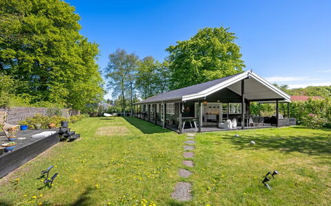 Christin - 275M from the Sea: Dak, Huis, Schaduw, Tuin, Verblijf, Gazon, Landgoed, Werf, Landscaping, Garden Gebouwen