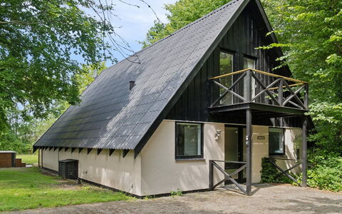 Estefania - 1Km from the Sea: Gebouw, Huis, Venster, Huis, Dak, Woongebied, Struik, Verblijf, Land Lot