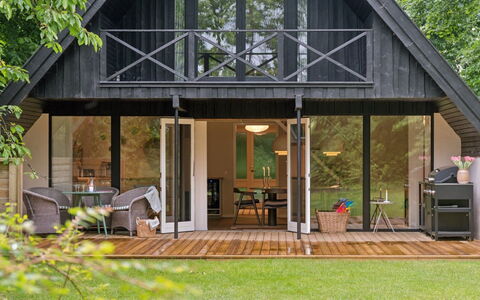 Estefania - 1Km from the Sea: Gebouw, Huis, Venster, Huis, Dak, Woongebied, Struik, Verblijf, Land Lot