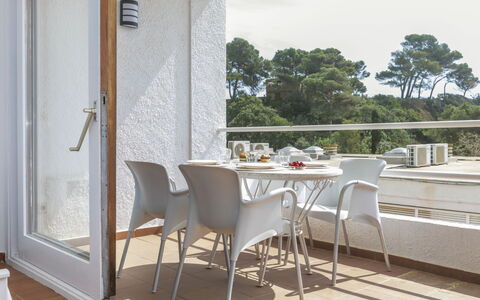 Airmenuda: Meubilair, Stoel, Balkon, Buitenmeubels, Schaduw, Keuken En Eettafel, Beits, Hardwood, Buitentafel, Koffietafel