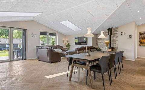 Alvira - 30Km from the Sea: Interieur Ontwerp, Hout, Plafond, Flooring, Meubilair, Verdieping, Bankstel, Woonkamer, Lichte Inrichting, Huis