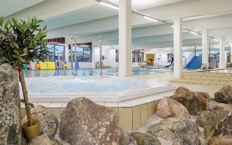 Alvira - 30Km from the Sea: Samengesteld Materiaal, Plafond, Zwembad, Hal, Hotel, Recreatiecentrum, Toevlucht, Hoofdkwartier