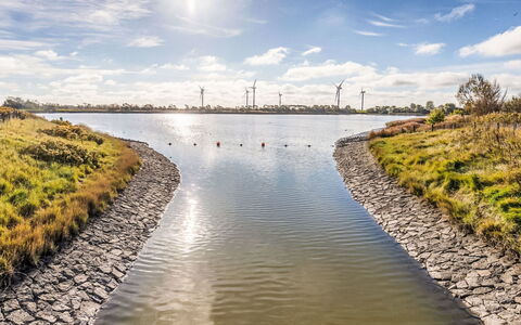 Kleine Reetdachkate: Water, Watervoorraden, Zwemwater, Waterweg, Natuurlijk Landschap, Bank, Waterloop, Kust En Oceanic Landvormen, Kanaal, Kust