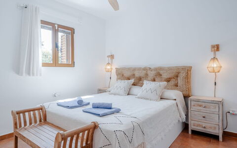 Cofitsa Plus: Bed, Meubilair, Slaapkamer, Interieur Ontwerp, Bedding, Laken, Hout, Flooring, Verdieping, Plafond