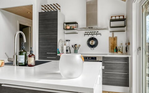 Kato - from the Sea: Keuken, Countertop, Toestel Van De Keuken, Interieur Ontwerp, Huishoudapparatuur, Cabinetry, Meubilair, Flooring, Huis, Major Appliance