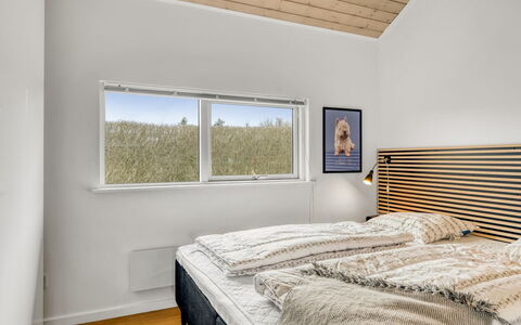 Kato - from the Sea: Hout, Interieur Ontwerp, Plafond, Slaapkamer, Bed, Flooring, Verdieping, Bedding, Bed Frame, Kamer