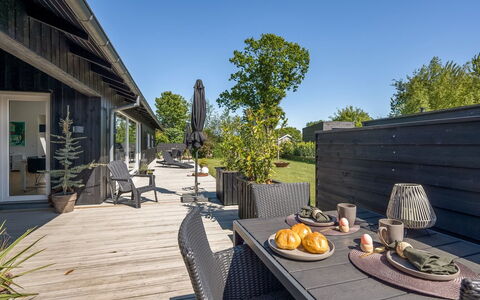 Kato - from the Sea: Huis, Verblijf, Schaduw, Tuin, Landscaping, Hardwood, Siding, Landgoed, Werf, Backyard