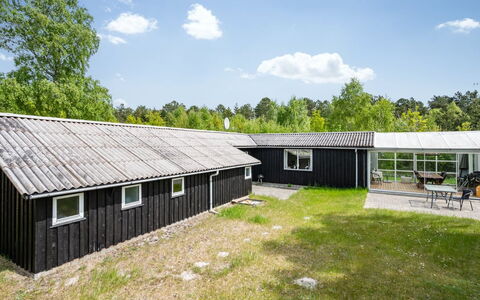 Hælf - 600M from the Sea: Meubilair, Hout, Stoel, Interieur Ontwerp, Beits, Natuurlijk Materiaal, Hardwood, Woonkamer, Armleuning, Ontwerp
