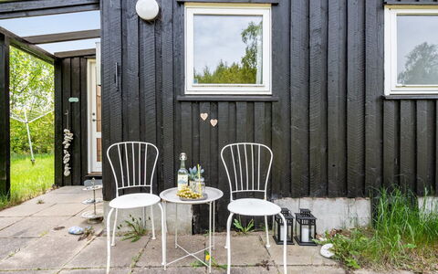 Hælf - 600M from the Sea: Meubilair, Hout, Stoel, Interieur Ontwerp, Beits, Natuurlijk Materiaal, Hardwood, Woonkamer, Armleuning, Ontwerp