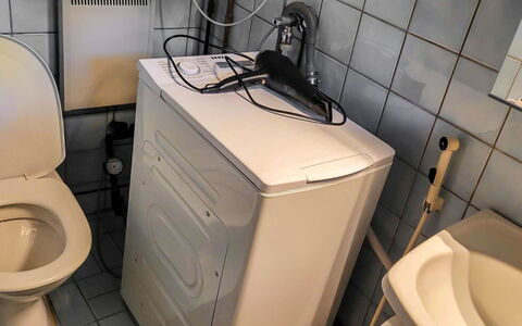 Kelokki: Wc Bril, Toilet, Loodgieterswerkinrichting, Loodgieter, Wasmachine, Major Appliance, Badkamer, Tegel