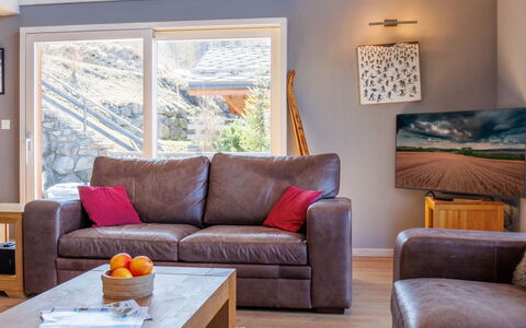 Chalet Roose: Meubilair, Interieur Ontwerp, Bankstel, Flooring, Hout, Woonkamer, Kamer, Verdieping, Huis, Verlichting