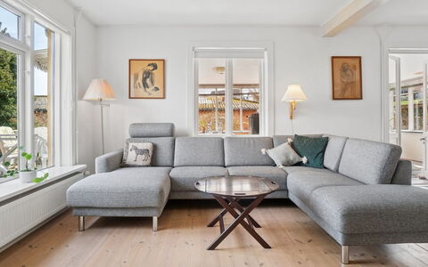 Taja - 170M from the Sea: Sneeuw, Freezing, Winter, Woonkamer