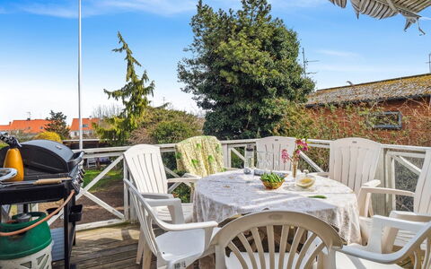 Taja - 170M from the Sea: Meubilair, Stoel, Tafel, Buitenmeubels, Buitentafel, Keuken En Eettafel, Schaduw, Veranda, Dek, Patio