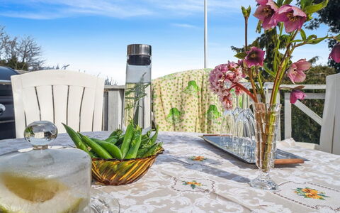 Taja - 170M from the Sea: Meubilair, Tafel, Tableware, Tafelkleed, Stoel, Drinkware, Serveware, Keuken En Eettafel, Eetkamer, Glas