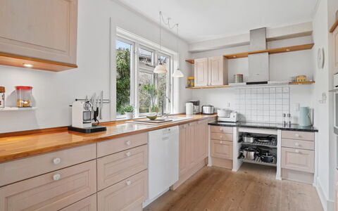 Taja - 170M from the Sea: Toestel Van De Keuken, Keuken, Countertop, Cabinetry, Meubilair, Flooring, Interieur Ontwerp, Major Appliance, Hout, Huishoudapparatuur
