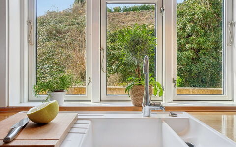 Taja - 170M from the Sea: Interieur Ontwerp, Countertop, Hout, Keuken, Loodgieterswerkinrichting, Gootsteen, Wastafel, Kraan, Huis, Meubilair