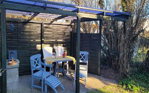 Taja - 170M from the Sea: Hout, Meubilair, Schaduw, Buitenmeubels, Outdoor Structuur, Buitentafel, Tuin, Pergola, Backyard, Stoel