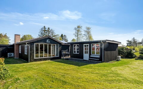 Yaris - from the Sea: Huis, Dak, Huis, Verblijf, Schuur, Garden Gebouwen, Siding, Werf, Blokhut, Hut