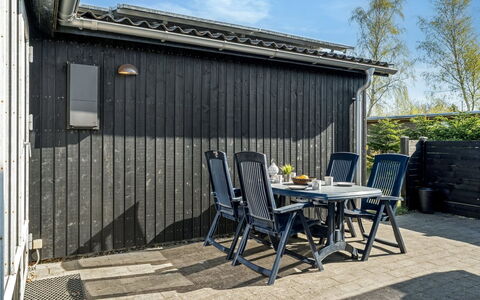 Yaris - from the Sea: Huis, Dak, Huis, Verblijf, Schuur, Garden Gebouwen, Siding, Werf, Blokhut, Hut