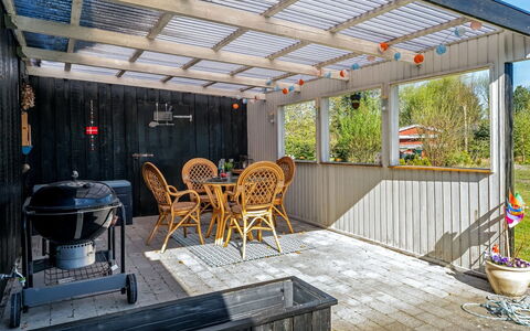 Yaris - from the Sea: Huis, Dak, Huis, Verblijf, Schuur, Garden Gebouwen, Siding, Werf, Blokhut, Hut