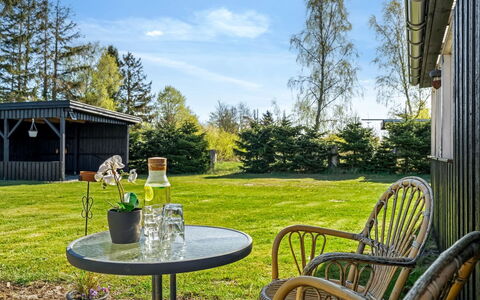Yaris - from the Sea: Huis, Dak, Huis, Verblijf, Schuur, Garden Gebouwen, Siding, Werf, Blokhut, Hut