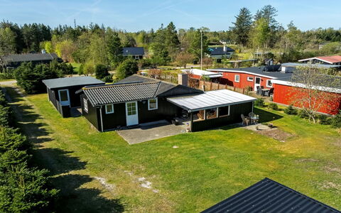 Yaris - from the Sea: Huis, Dak, Huis, Verblijf, Schuur, Garden Gebouwen, Siding, Werf, Blokhut, Hut