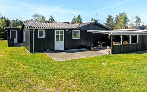 Yaris - from the Sea: Huis, Dak, Huis, Verblijf, Schuur, Garden Gebouwen, Siding, Werf, Blokhut, Hut