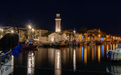 Les Rivages D'Ulysse: Boot, Gebouw, Stad, Watercraft, Nacht, Waterweg, Architectuur, Toren, Jachthaven, Reflectie
