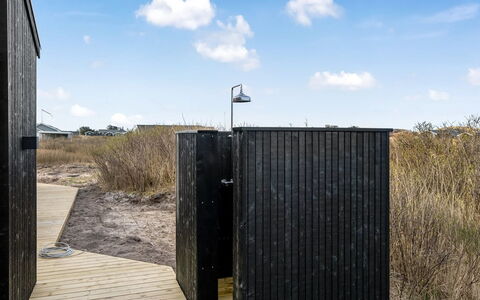 Jouni - 200M from the Sea: Meubilair, Interieur Ontwerp, Flooring, Verdieping, Plafond, Kamer, Stoel, Tafel, Appartement, Keuken En Eettafel