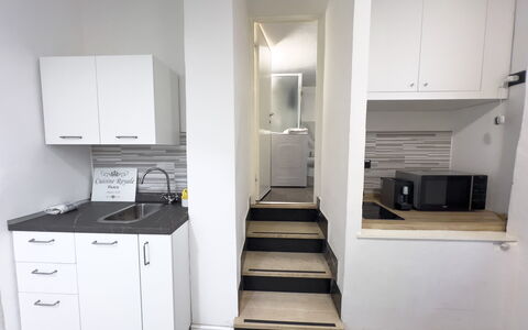Casa Nina Seconda - Sanremo: Flooring, Verdieping, Interieur Ontwerp, Kamer, Appartement, Trap, Major Appliance, Hardwood, Wastafel, Keuken