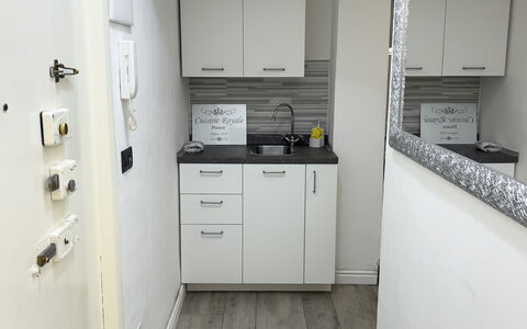 Casa Nina Seconda - Sanremo: Flooring, Verdieping, Interieur Ontwerp, Kamer, Appartement, Countertop, Plafond, Major Appliance, Keuken, Tegel