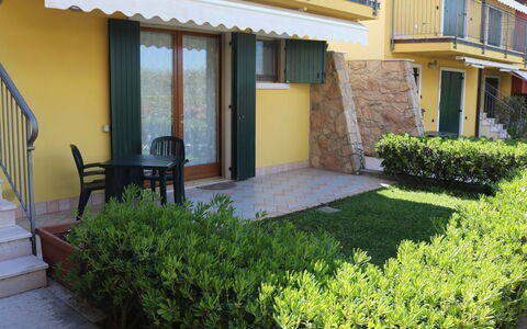 Romeo e Giulietta: Schaduw, Tuin, Landscaping, Balkon, Gazon, Werf, Buitenmeubels, Backyard, Eco Hotel, Villa