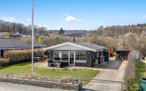 Cornelius - 30M from the Sea: Gras, Grasland, Land Lot, Verblijf, Landelijk Gebied, Weide, Garden Gebouwen, Tuin, Schuur